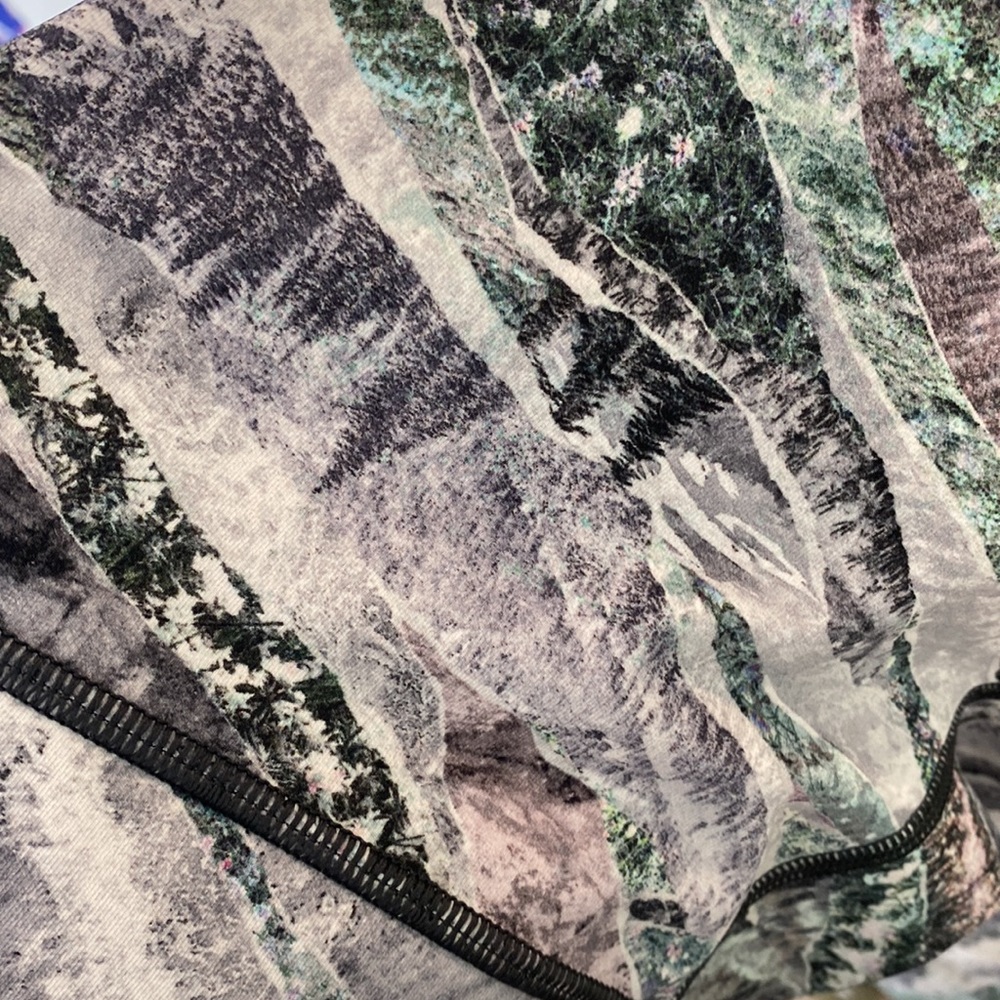 Lululemon leggings, patterned - Picture 3 of 4